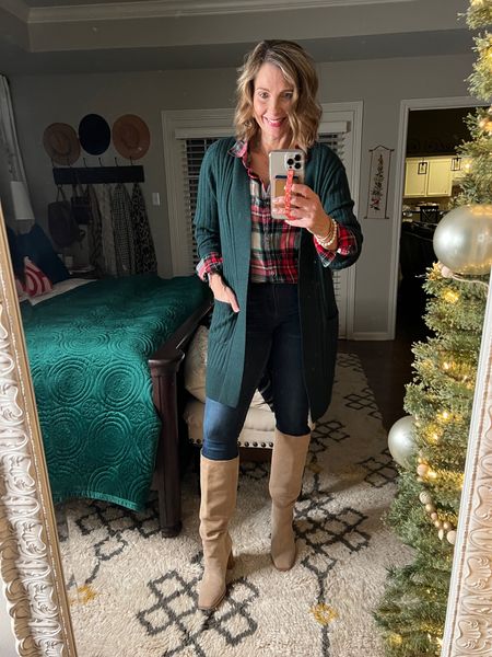 Comfy and casual for the holidays? Just add a christmasy plaid!  



#LTKHoliday #LTKsalealert
