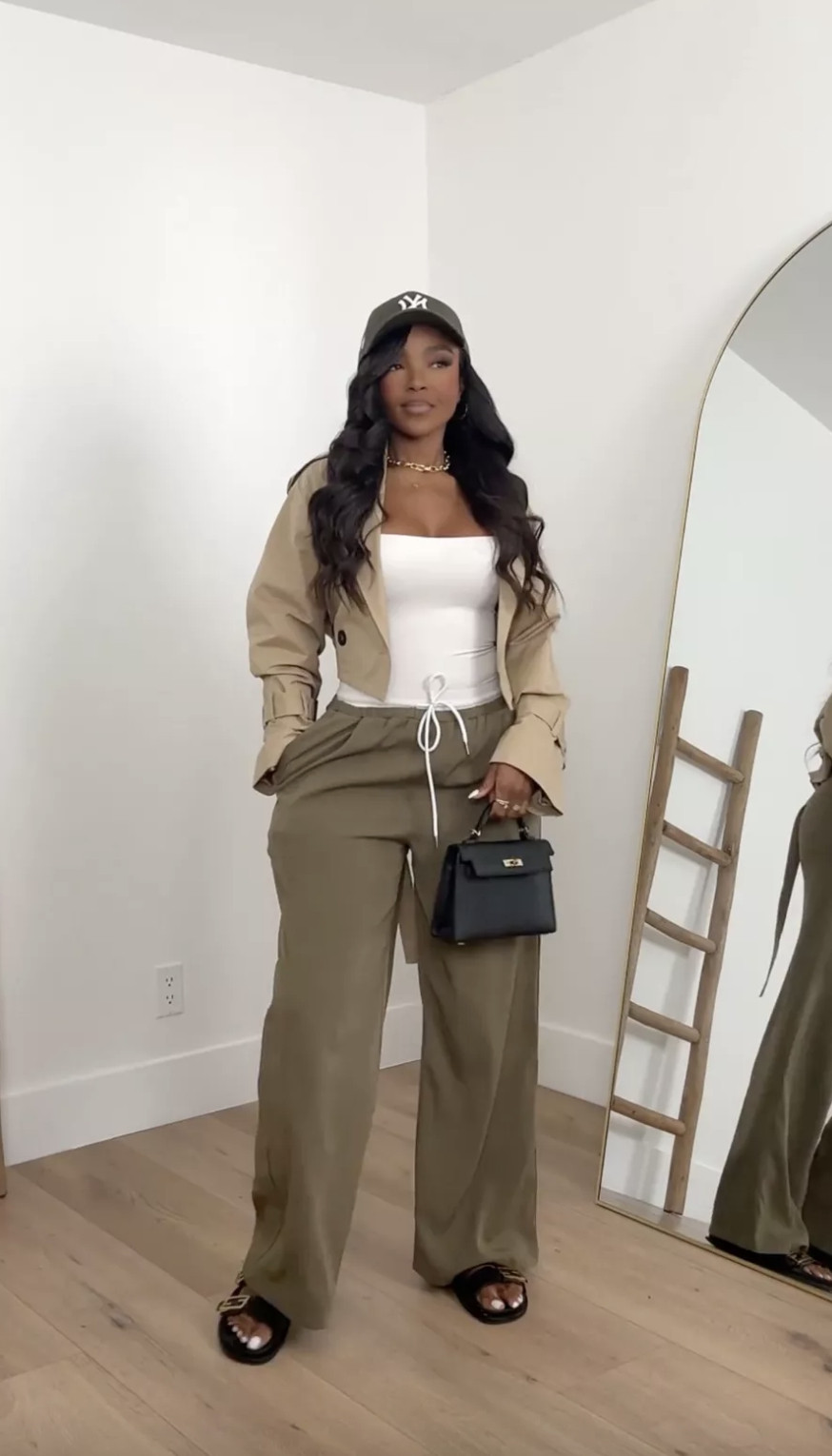 Love this cropped trench jacket for a casual chic look. 
Size small I’m 5’4 | 140lbs | 36D -27 -40 IG & YT: kirasfashionfinds TT: kiraabboud
 

 #LTKSaleAlert #LTKFindsUnder50 #LTKStyleTip