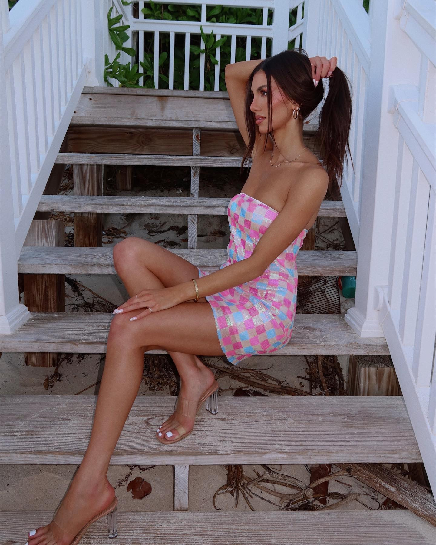 lost summer files 🤍 a moment in the bahamas in @showmeyourmumu 🌸🌥️ @revolve