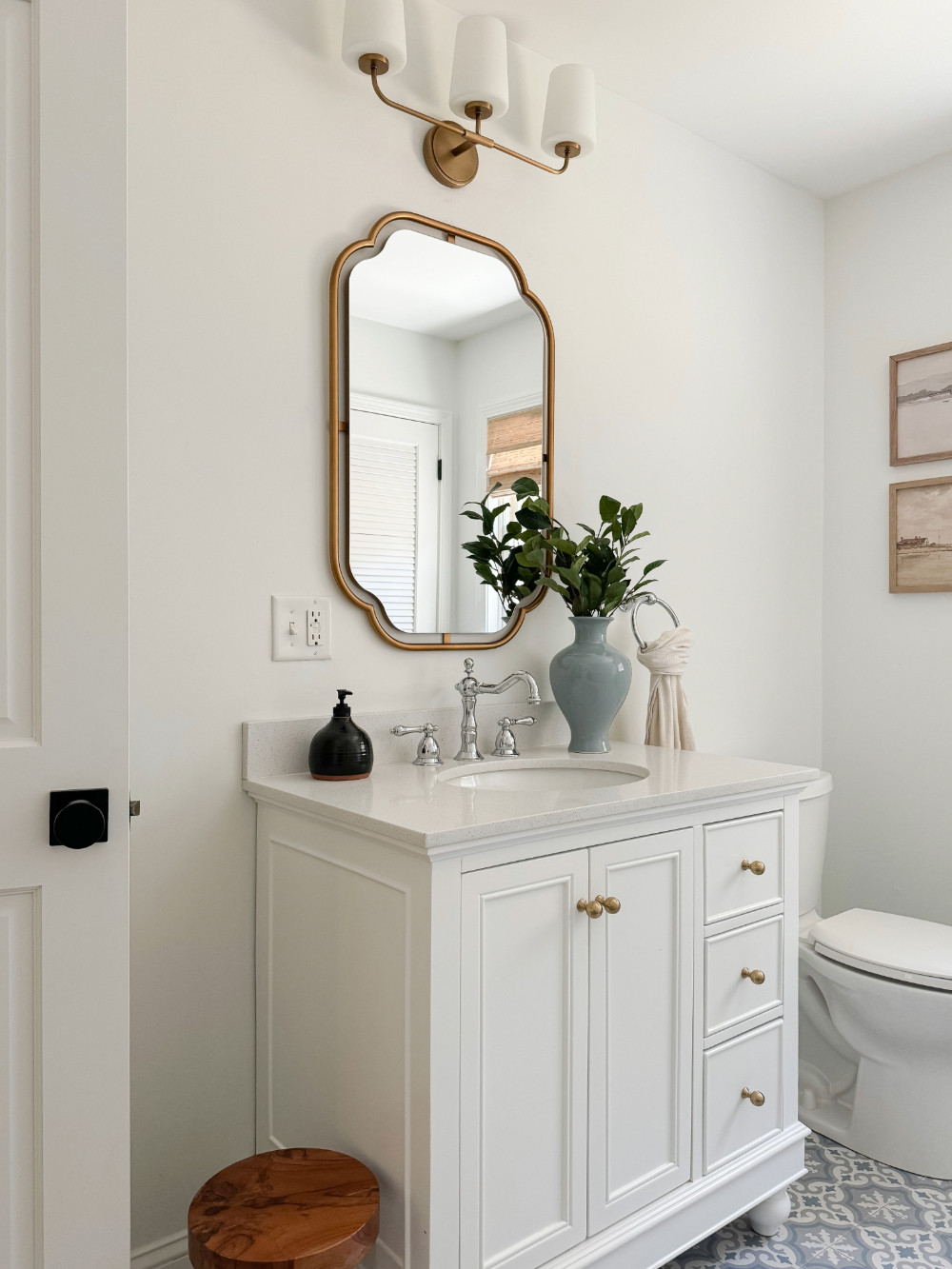 Coastal Half Bath

light and airy bathroom, coastal bathroom, gold mirror, gold and white vanity, blue vase, gold and white vanity light, sherri calnan home 

 

#LTKSeasonal #LTKHome #LTKStyleTip