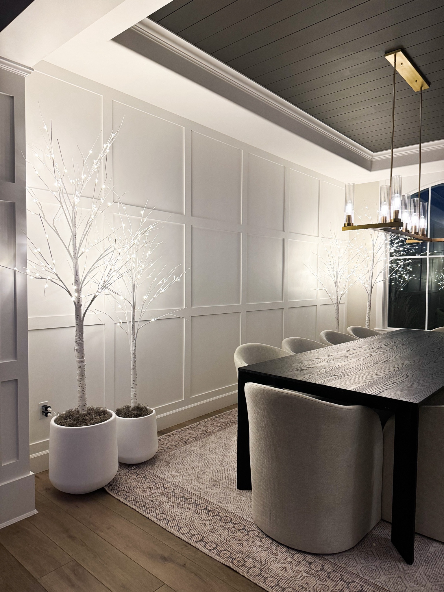 Ready for the winter holidays in the dining room! ❄️ Washable rugs make a difference in those high-traffic spots.

Winter decor. Area rugs. Washable rugs. Dining room inspo. Dining table. Accent chairs. Brass chandelier. Floral vase.



#LTKSeasonal #LTKHoliday #LTKHome