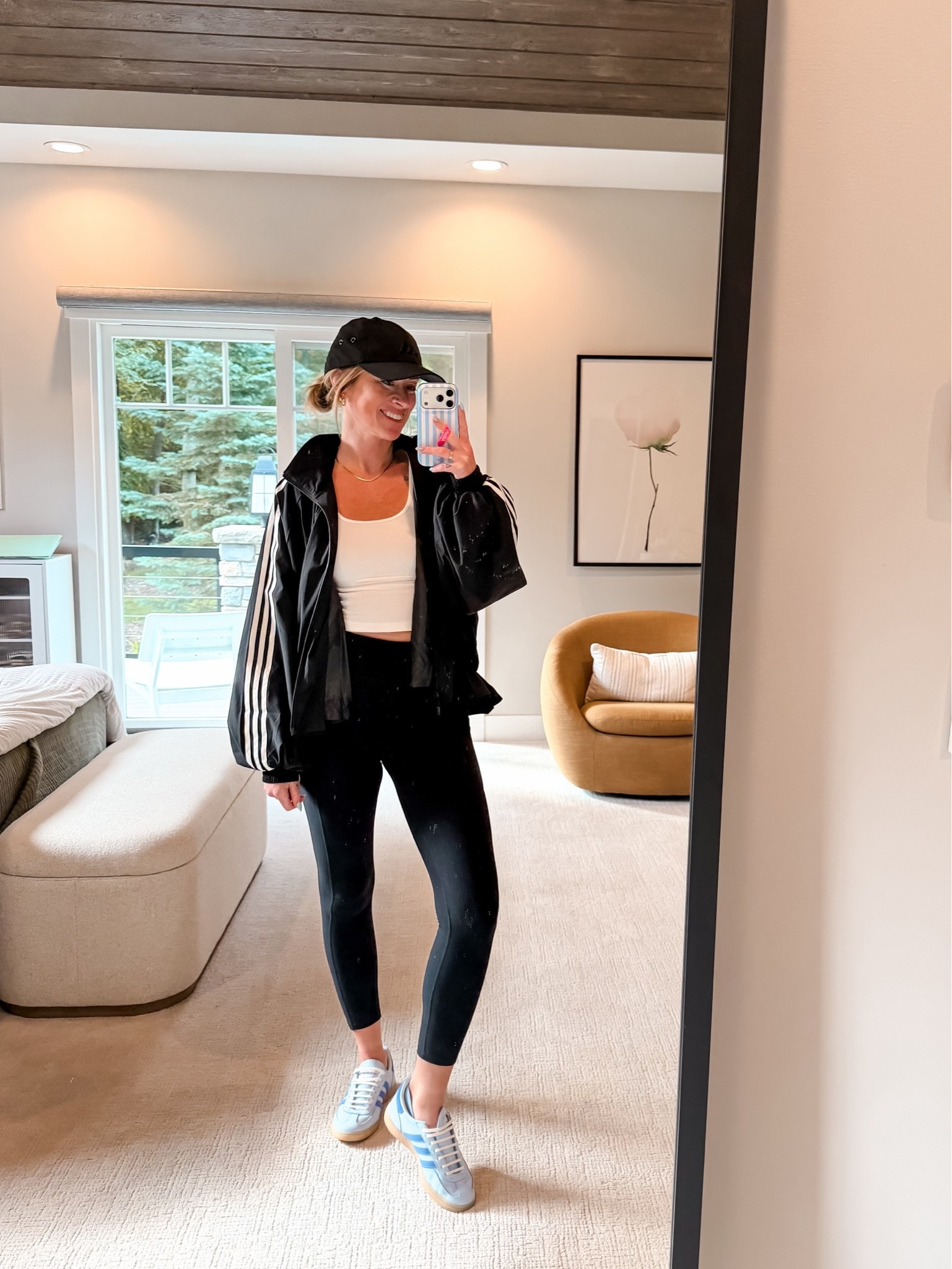 Soccer mom style
Outfit ideas for moms 
Sideline style and adidas originals 
adidas Originals Women's Blousy Oversized Track Top
Black fall outfits sporty