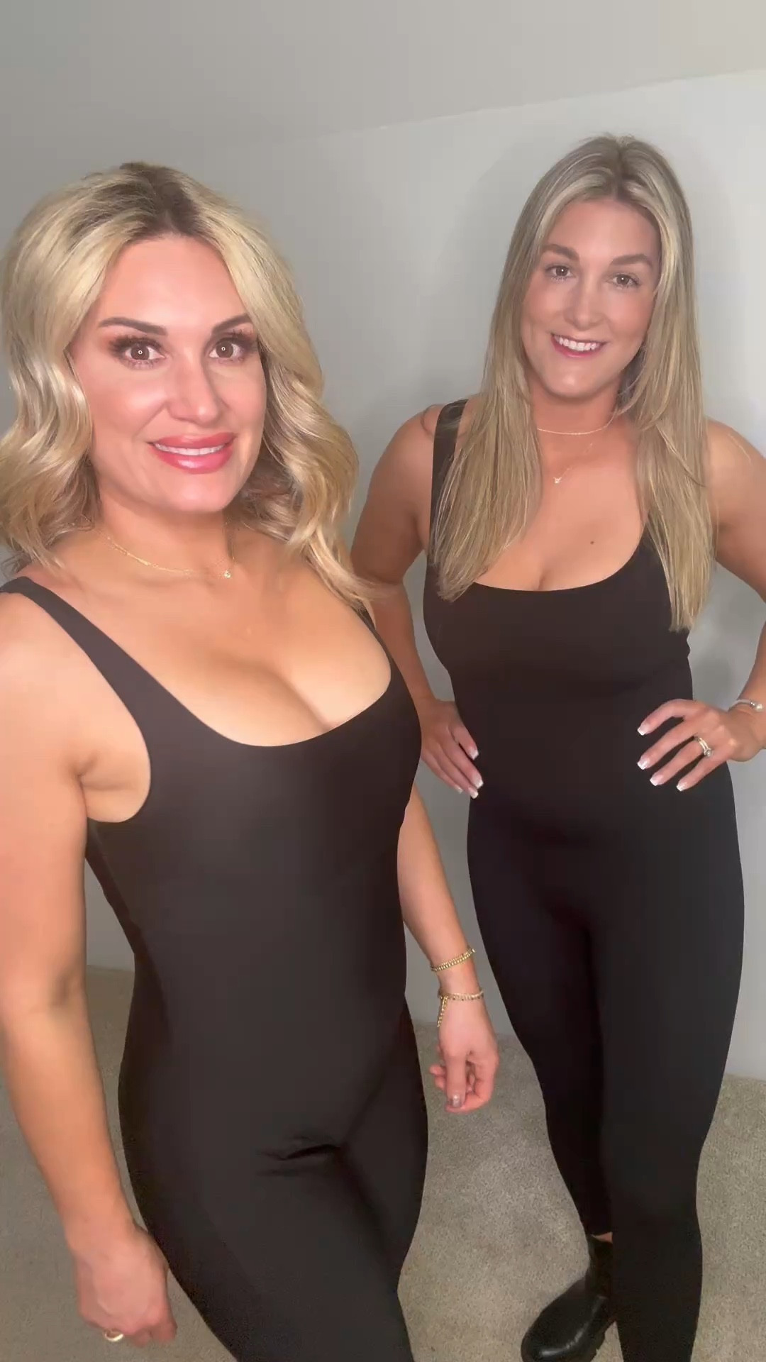 Who says shapewear can't be stylish? From smooth to sculpted, this shapewear jumpsuit is a game-changer! We LOVE these jumpsuits with shape-wear built in! 

Jumpsuit to the left it’s a MEDIUM 
Taller sister to the right is wearing a LARGE