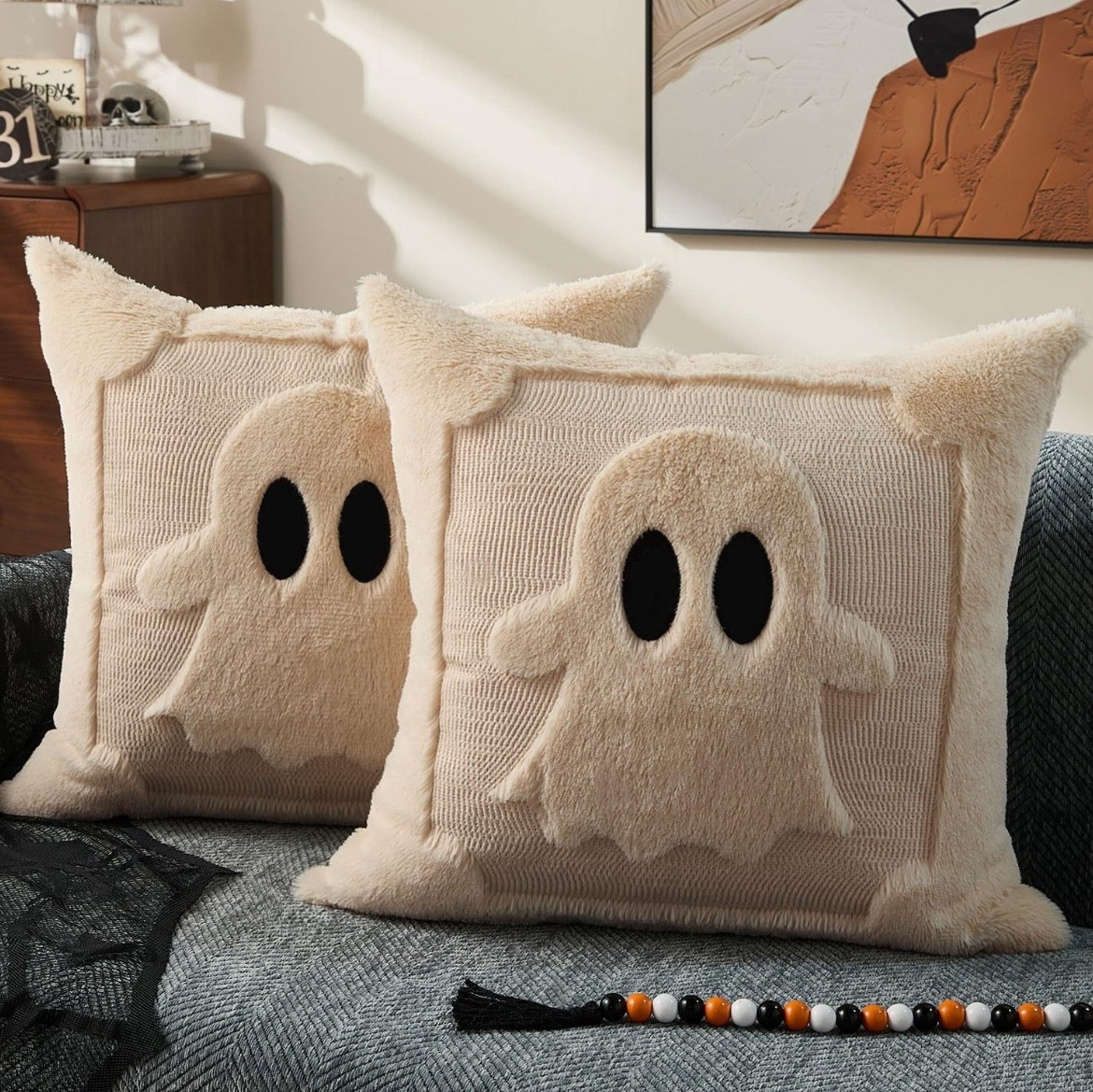 How cute are these Halloween ghost pillows!?! 

#decorativepillows #halloween #fall #home #decor #livingroom #bedroom #amazon

#LTKSeasonal #LTKHome #LTKHalloween