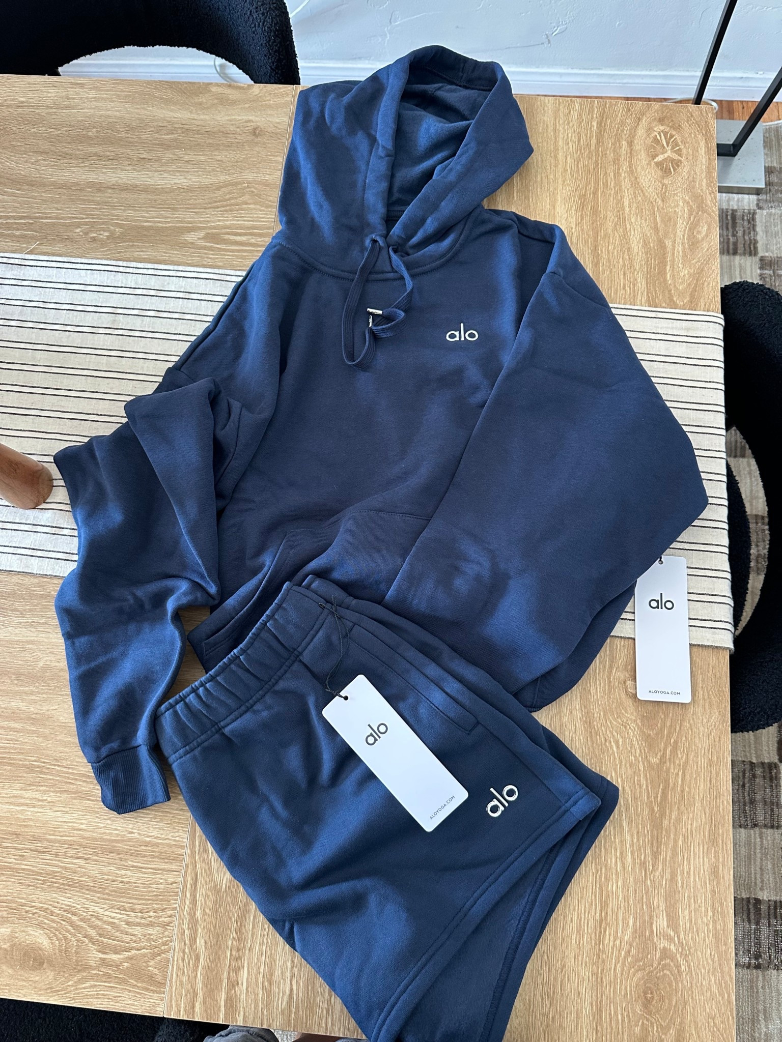 the CUTEST navy alo set I can’t wait to wear as soon as the temps drop 🍂

#LTKActive #LTKStyleTip #LTKSeasonal