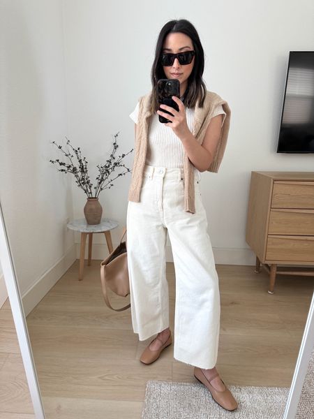 White jean outfits. How to style white jeans. Iove these curve jeans. I sized up 2 sizes and cut hems. 

Everlane tee xs
Everlane jeans 26
Everlane flats 5
Mansur Gavriel bag. Color is old. 

Jeans, spring outfits, spring style, petite style, petite jeans 

#LTKshoecrush #LTKSeasonal #LTKstyletip