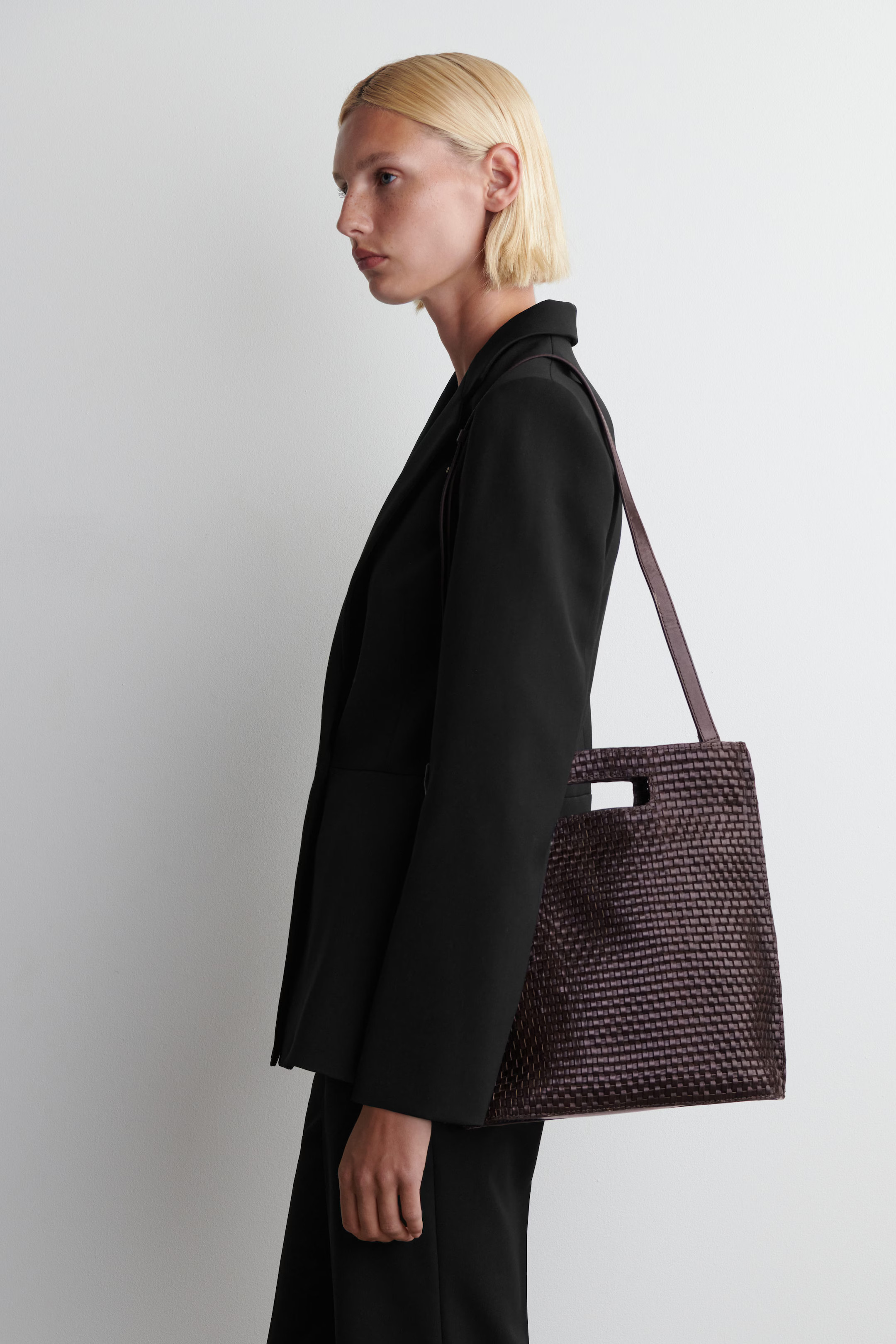 FOLIO HAND-WOVEN BAG - LEATHER - DARK BROWN | COS GB | COS UK