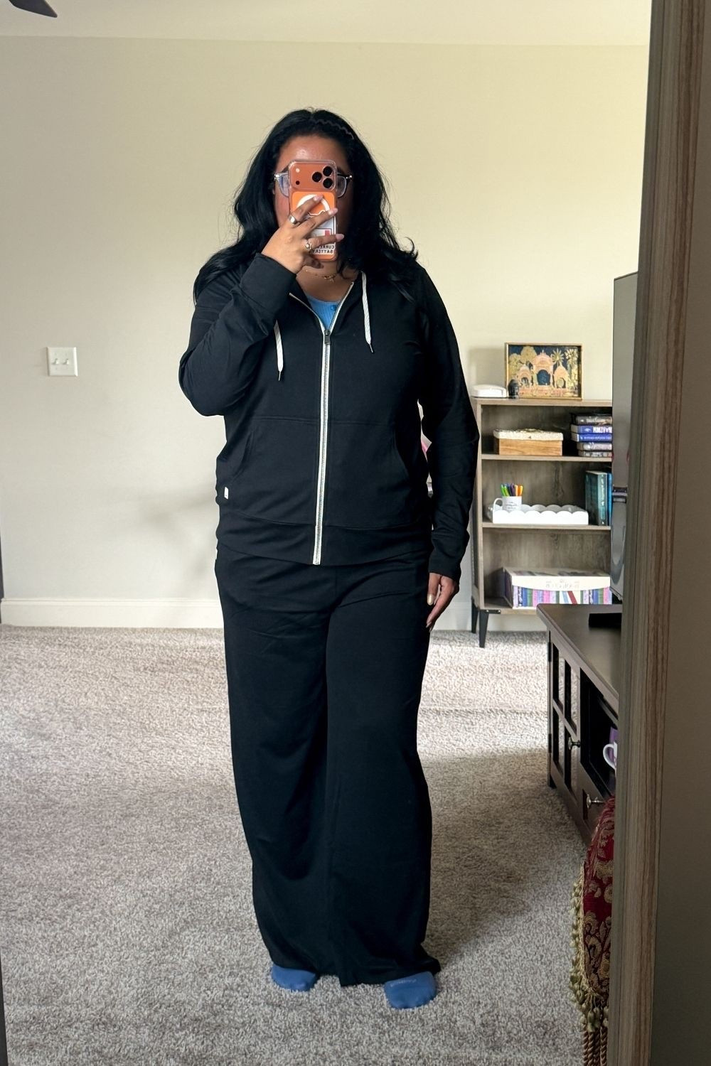 Just tried on this all-black set I recently ordered and the fabric is absolute heaven, it literally feels so soft and  I can already tell this is going to be incredibly versatile. It feels perfect for a cozy work-from-home day, running quick errands, or even as an easy airport outfit for travel days. ✈️

#LTKTravel #LTKHome #LTKMidsize
