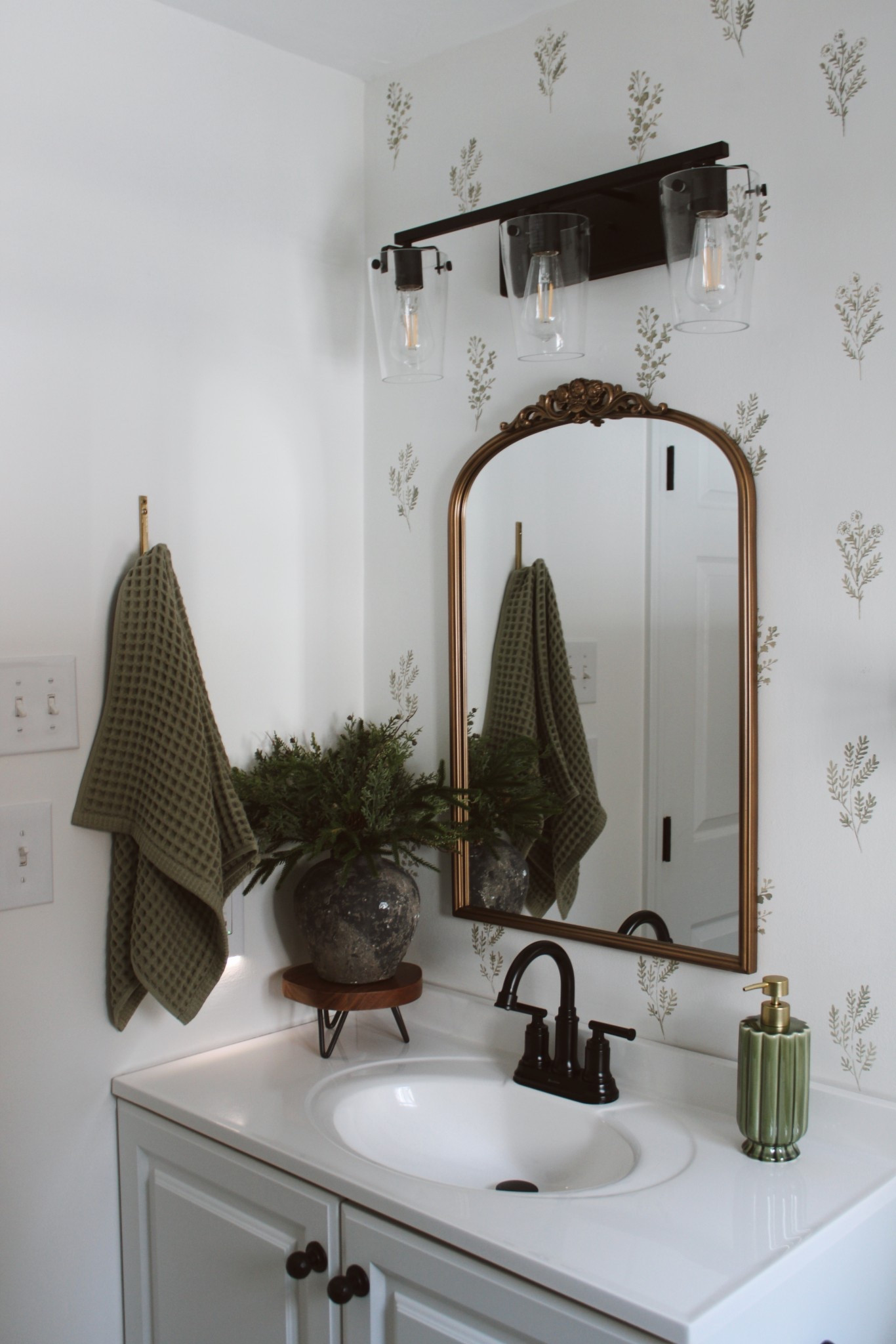 Nothing better than a new mirror! 😍🪞 @tetote home has so many beautiful options! Linked a bunch of my fav mirrors for you! 

#LTKSaleAlert #LTKHome #LTKU