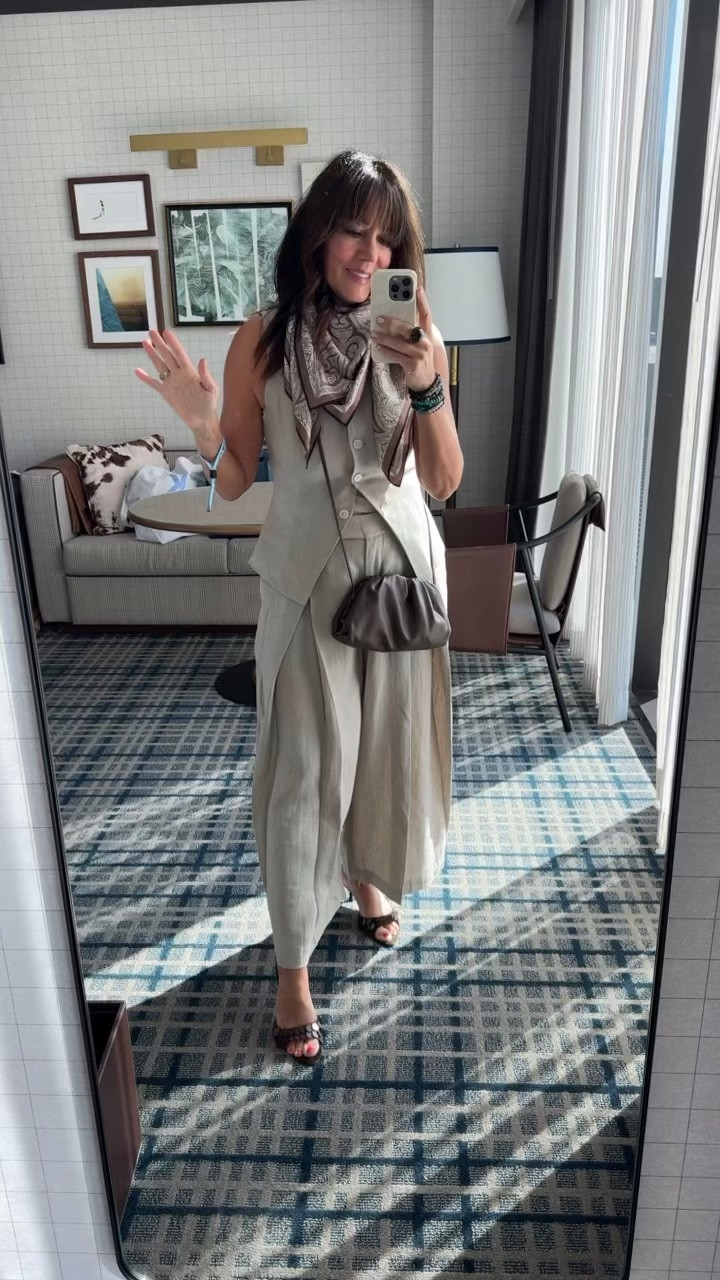 Love this slightly barrel pleated  linen pants (also available in crepe and more colors)

#LTKCon #LTKOver40 #LTKWorkwear