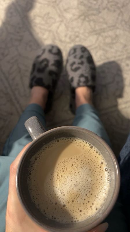 Barefoot dreams slippers - cozy postpartum slippers ✨♥️

#LTKstyletip #LTKHoliday #LTKbump