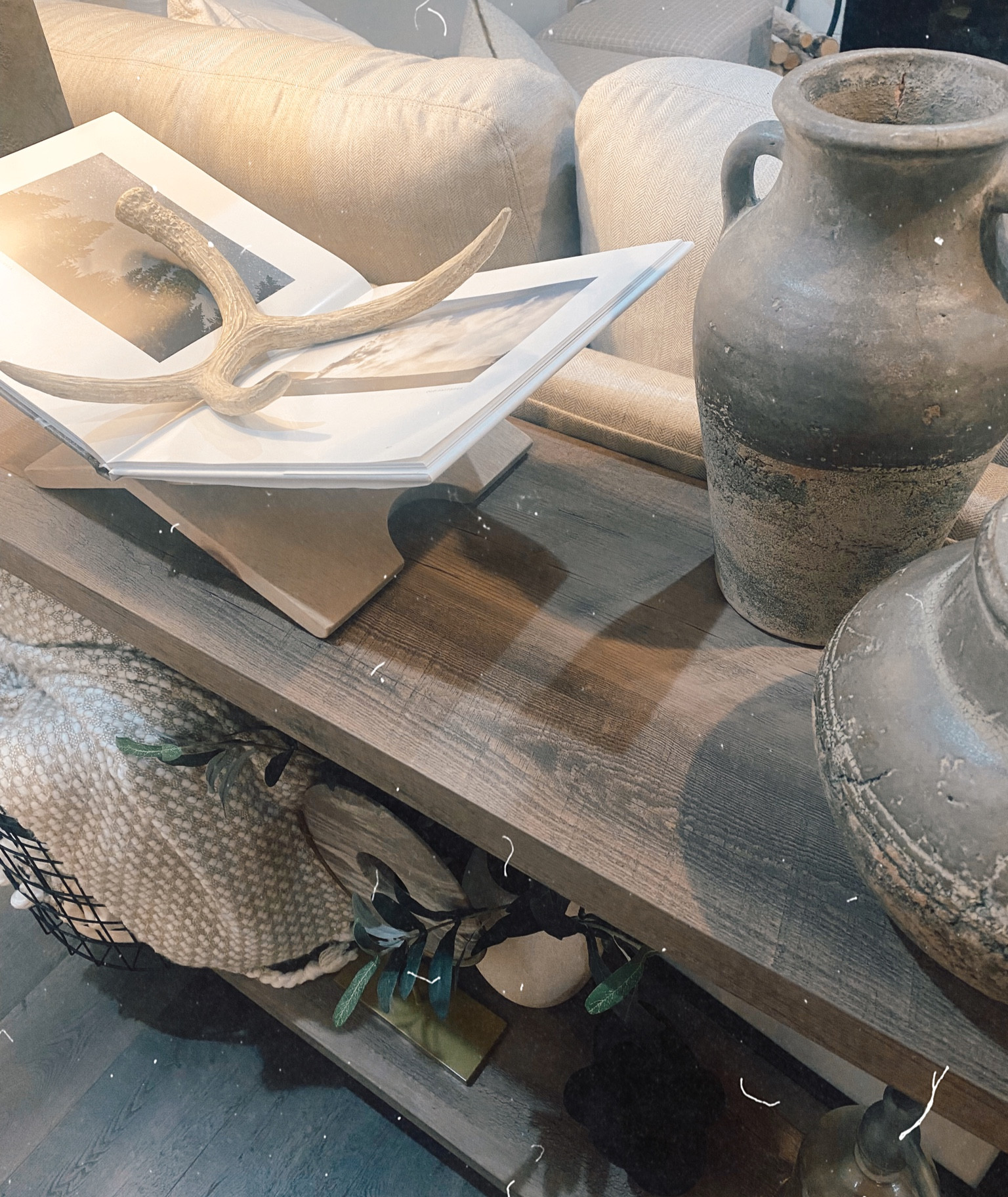 Loving these side table details 🦌🤍 These Pottery Barn antlers are the perfect way to accessorize some coffee table books, a centerpiece or shelf decor 🫶🏼 Vases are from Hobby Lobby but linked similar options!

Neutral home, Pottery Barn, Amazon, Etsy

#LTKhome