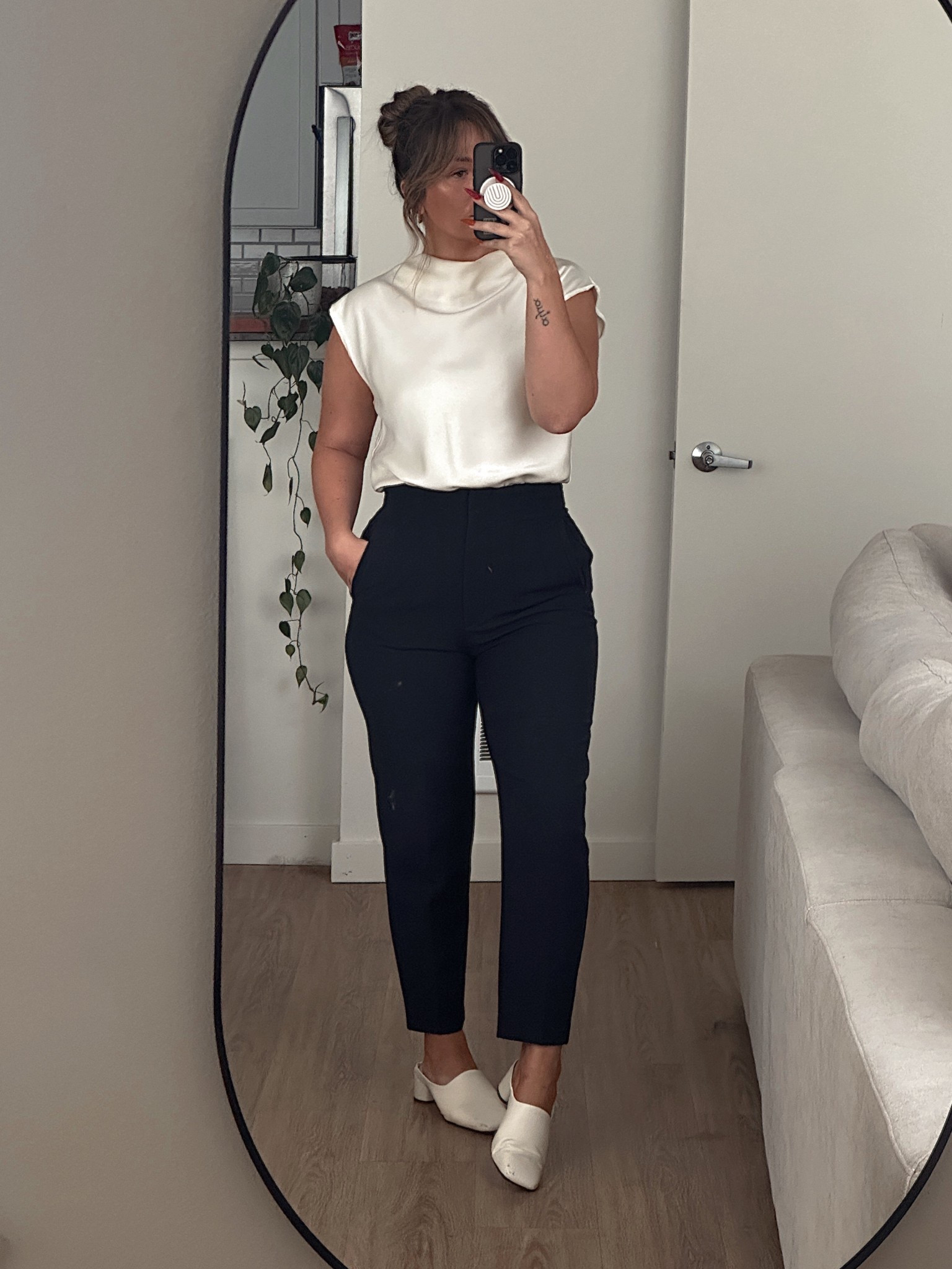 top - mango
pants - zara
shoes - franco sarto

#LTKFindsUnder50 #LTKWorkwear