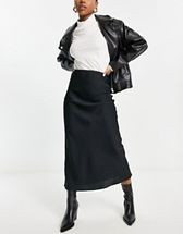 ASOS DESIGN Petite – Asymmetrischer Satin-Midirock zum Reinschlüpfen in Schwarz | ASOS (Global)