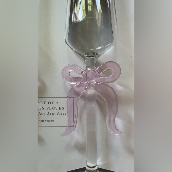 pink bow 🎀 champagne flutes | Poshmark