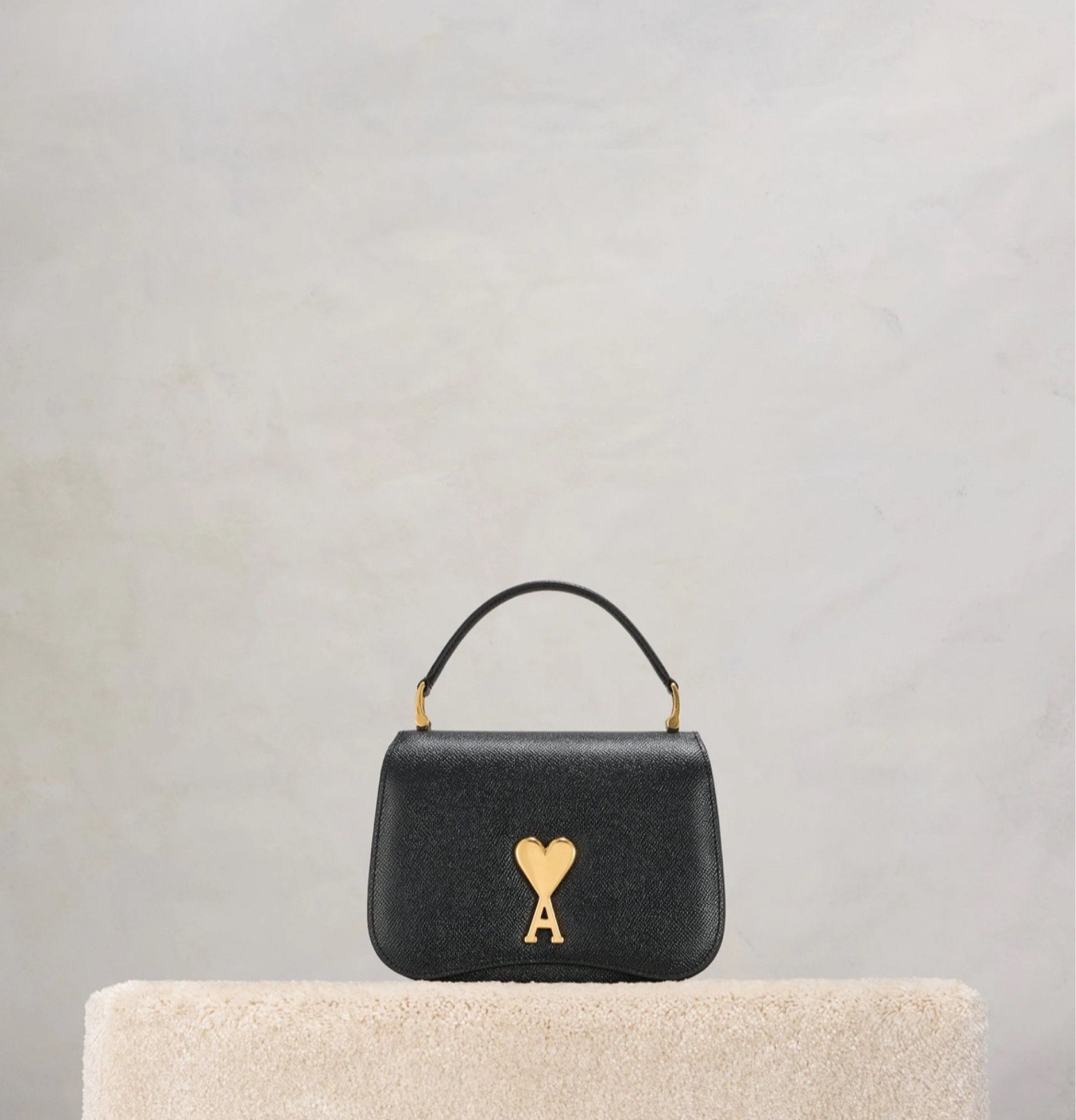 #mini #bag #ami #paris #black #noir #sac #sacàmain

#LTKMostLoved