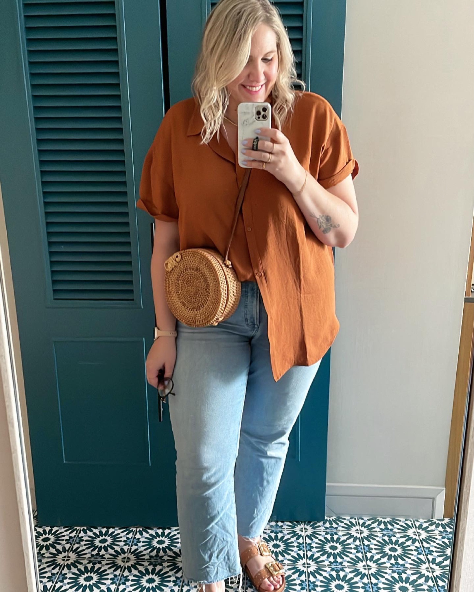 Perfect fall top, runs very big. I would size down 1-2 sizes! Wearing a medium here

#LTKmidsize #LTKfindsunder100 #LTKSale