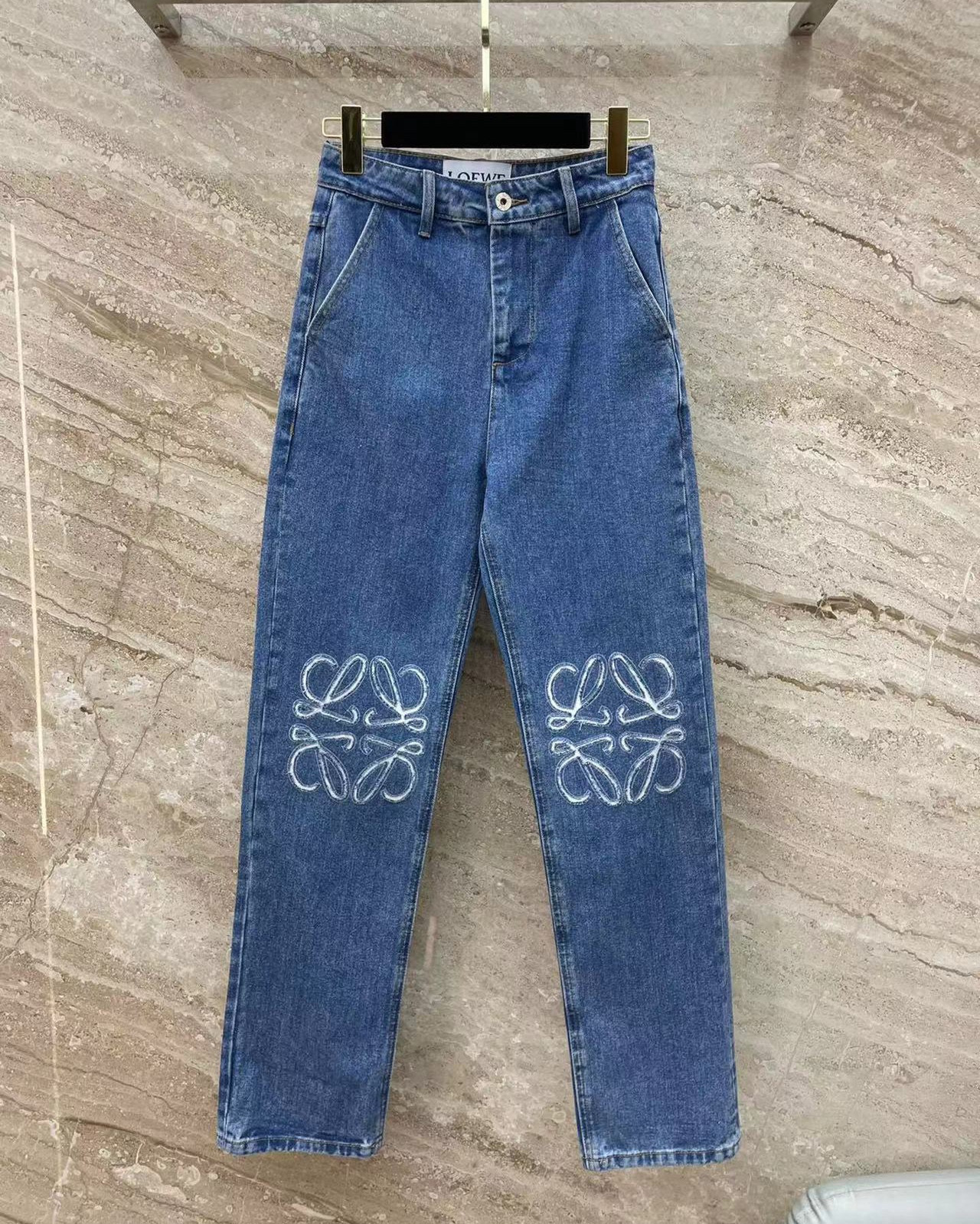 Loewe jeans
2 shades available 
True to size
#dhgate

#LTKSaleAlert #LTKFindsUnder100 #LTKStyleTip