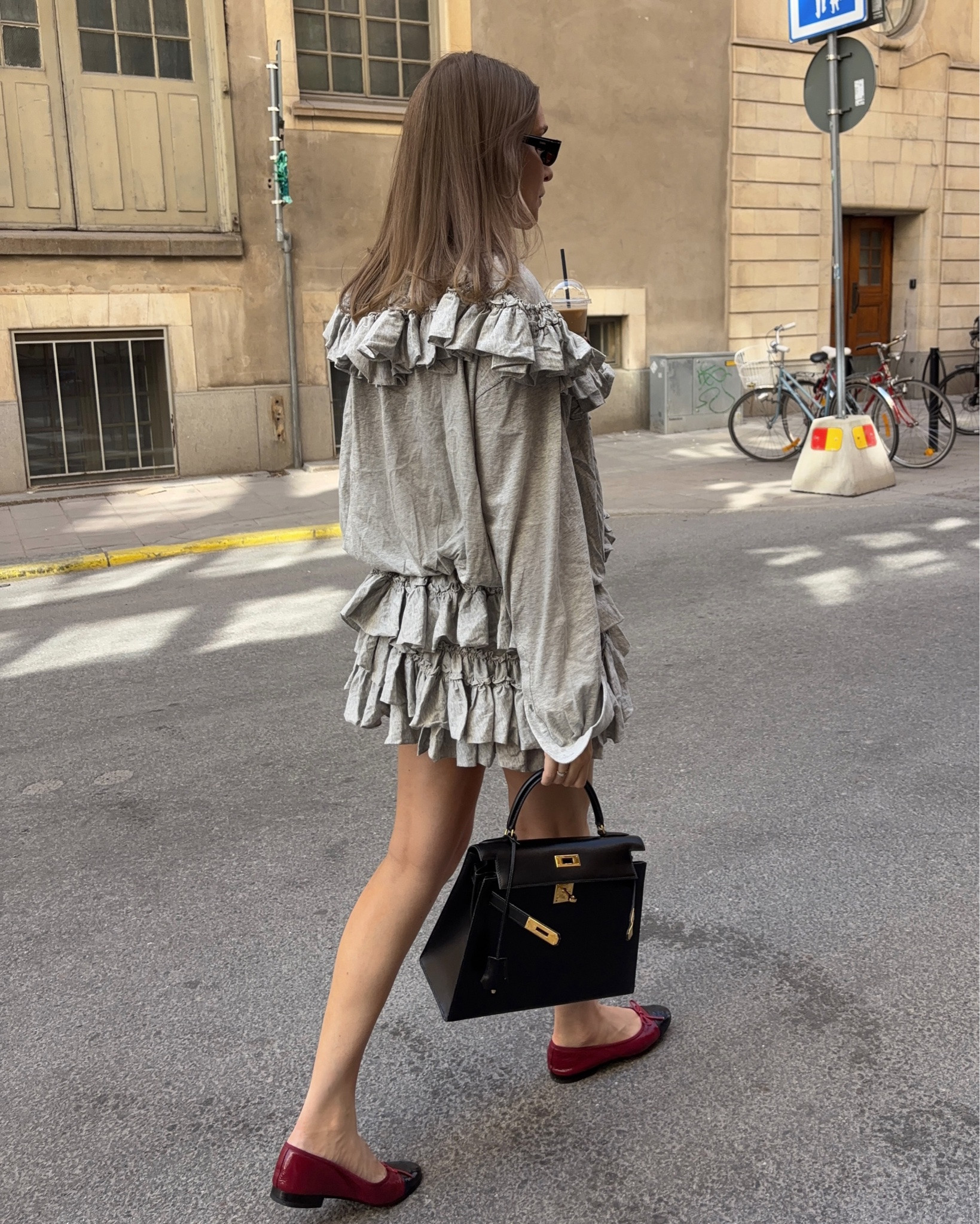 Top: Dries Van Noten Ruffled cotton jersey blouse - size M
Skirt: Dries Van Noten Ruffled asymmetric cotton miniskirt - size M
Shoes: Vintage Chanel ballet flats
Bag: Hermès Kelly Sellier Box Calf Leather 28

#LTKsummer #LTKeurope #LTKstyletip