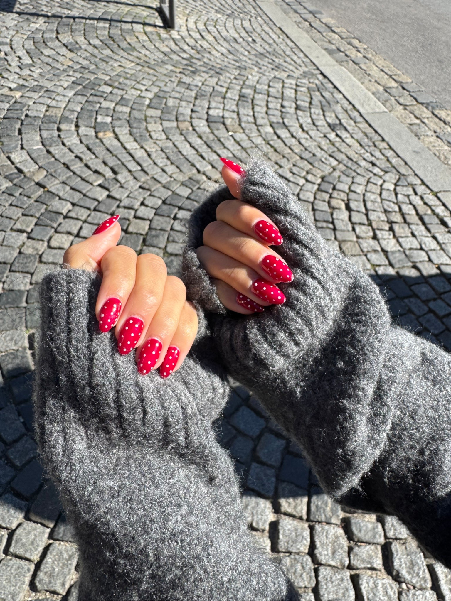 Polka dot nails!❤️