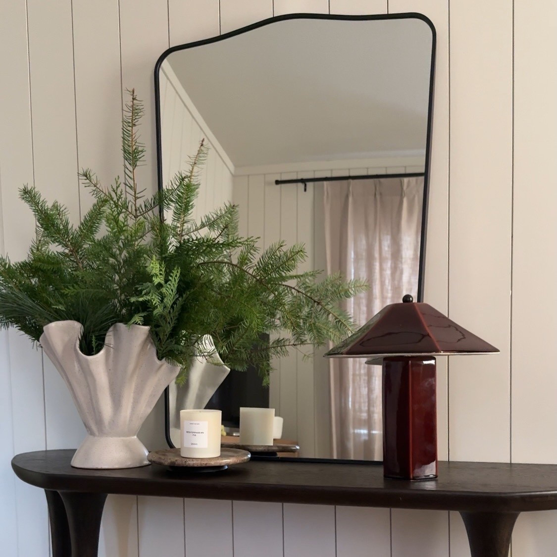 Love this little console moment in our bedroom 💓