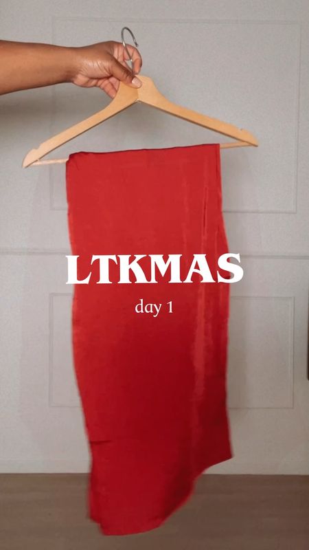 Welcoming December in my red satin pyjamas … the best gift I got from the elves 😜
#LTKGift #loungewear #satinset


#LTKmidsize #LTKSeasonal