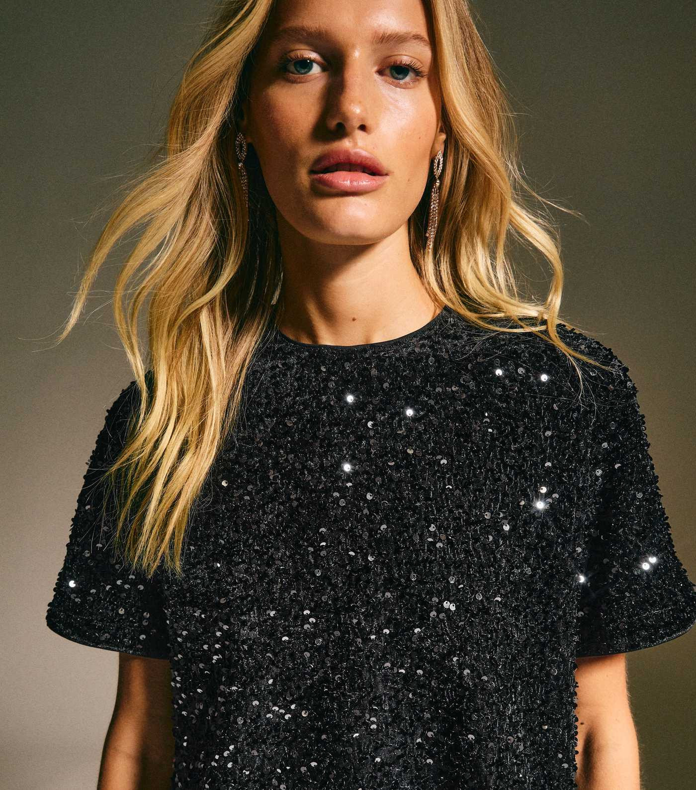 Black Velvet Sequin Embellished T-Shirt | New Look | New Look (UK)