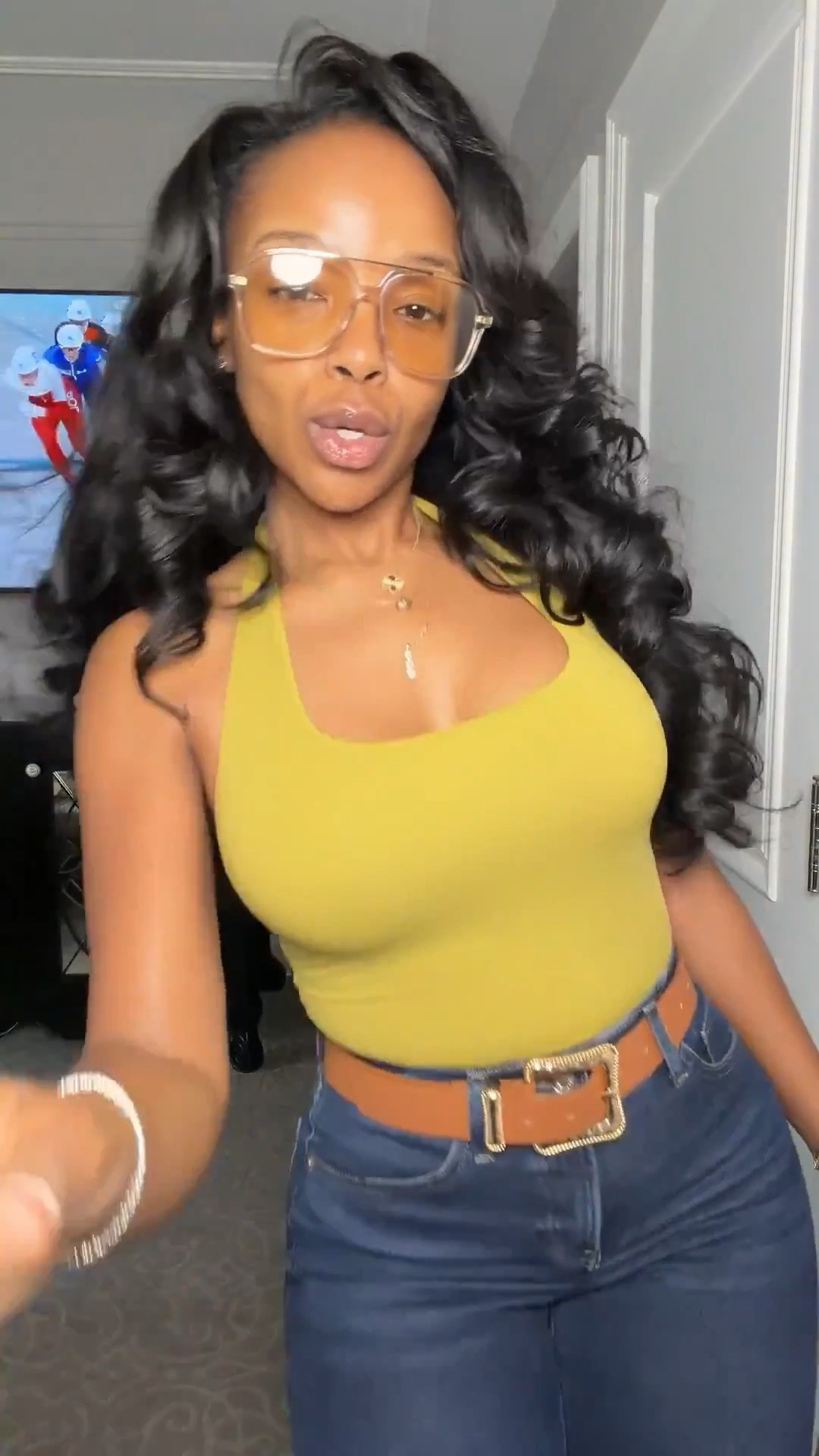 Flare denim + fitted tank = instant waist snatch 👖✨  

This combo elongates the legs and defines the shape — perfect for date night, brunch, or an elevated everyday look. Simple pieces, big impact.  

Tap to shop 🤍  

Follow me on Instagram and YouTube @kirasfashionfinds  



#LTKootd #LTKmomlife #LTKvlog