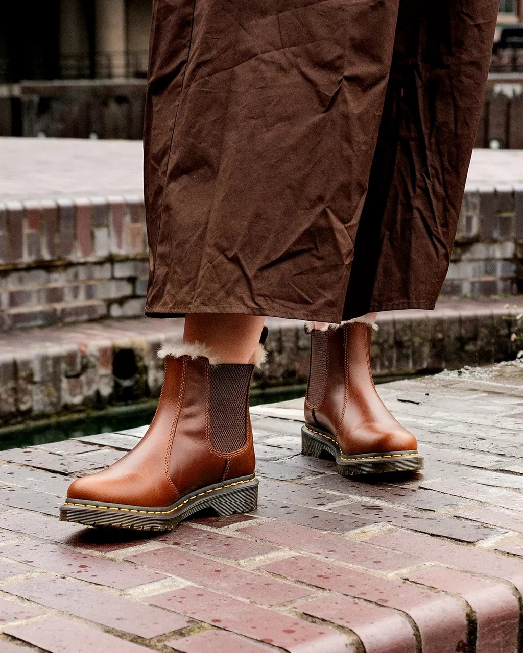 2976 Leonore Faux Fur Lined Chelsea Boots | Dr Martens (UK)