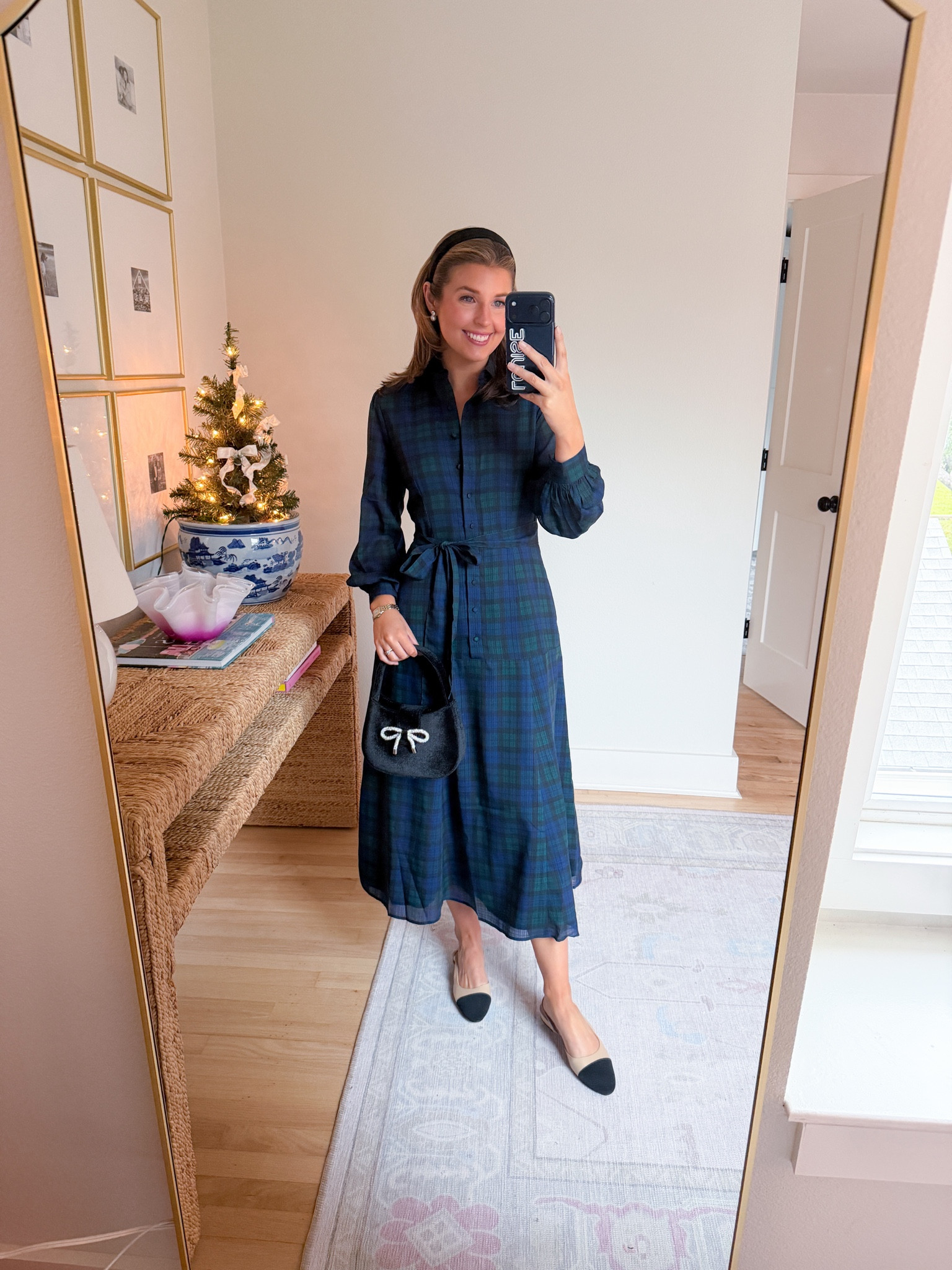 Perfect dress for Christmas Eve! Wearing an XS