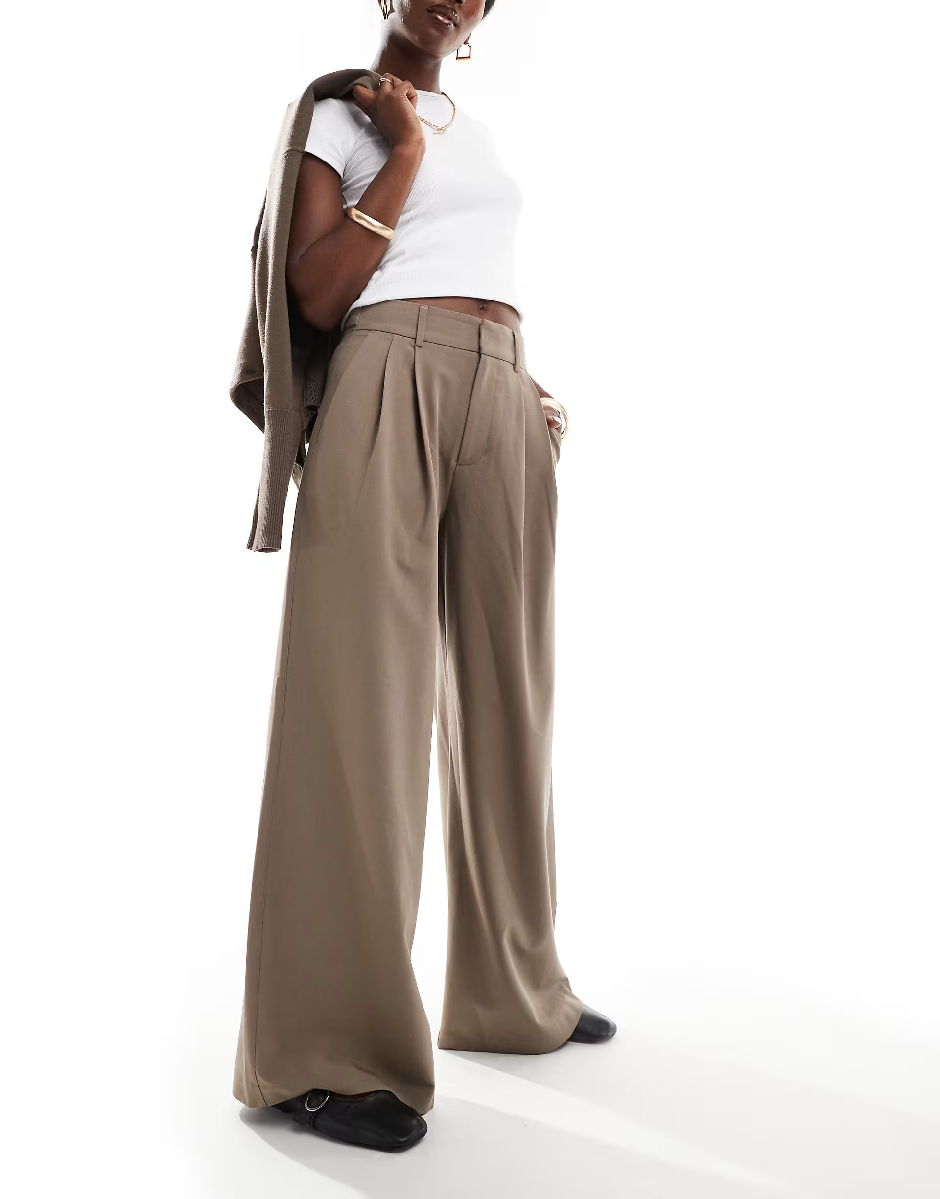 Stradivarius super wide leg pleat front trousers in beige | ASOS (Global)