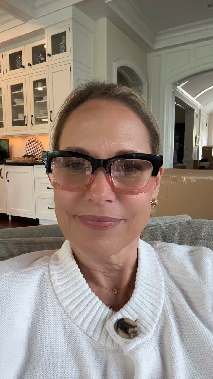 Nail tutorial too!

I asked for almond shape, bubble bath French manicure with chrome on top!

#LTKdayinmylife #LTKootd