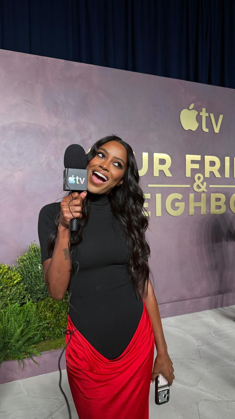 Friends & Neighbors Carpet

dress l red carpet 

 