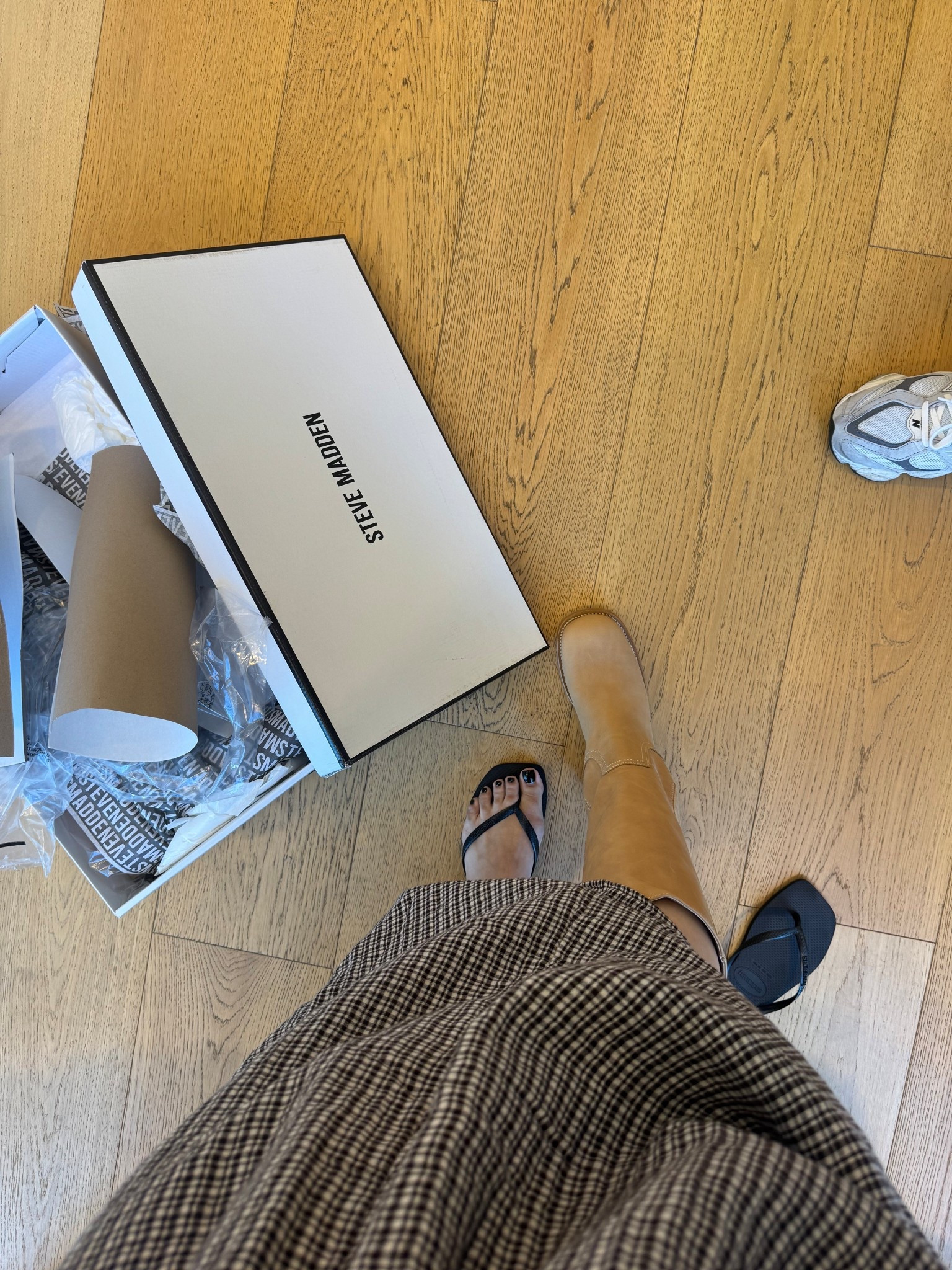 size 8. there’s also wide options but I got regular :) 