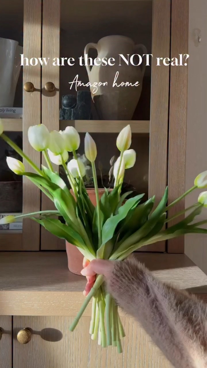 Type “SPRING” to snag these beaaautiful realistic tulips!!! 🌷 These look so fresh and gorgeous perfect to freshen up your home!!!🥰 My favorite Spring Amazon home finds!! Follow for more!💃🏻 spring florals , tulips, flowers, Amazon florals