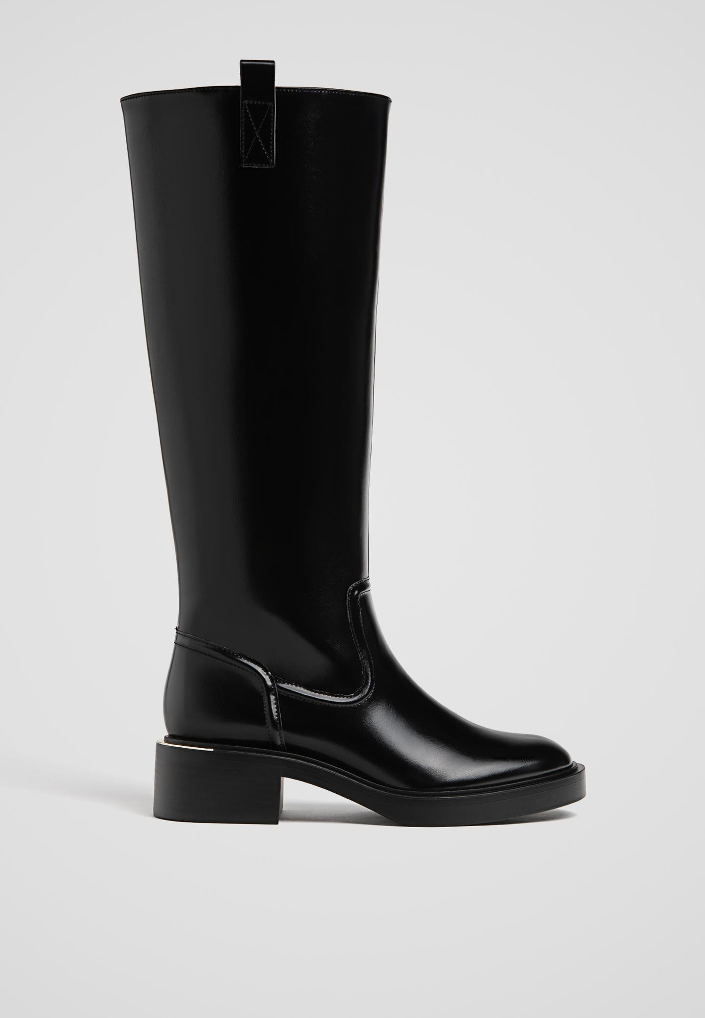 Flat equestrian-style boots | Stradivarius (UK)