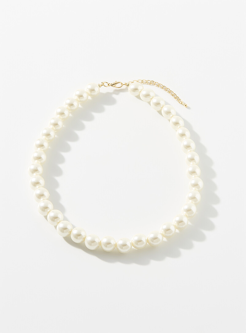 Oversized glistening pearl necklace | Simons
