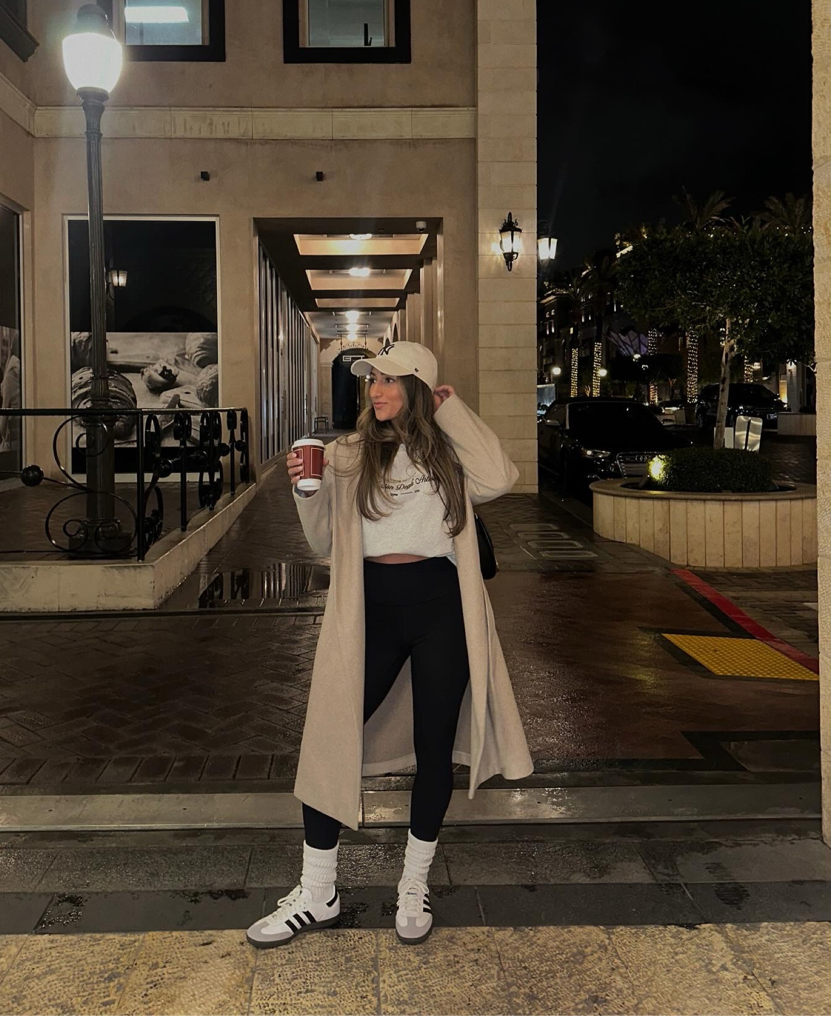 My sweatshirt is completely sold out from H&M 😭 Wearing a size M in the Zara coat: Beige | 3046/266