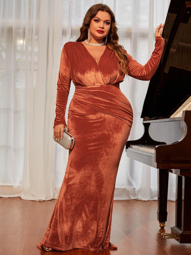 Plus Ruched Velvet Bodycon Dress | SHEIN