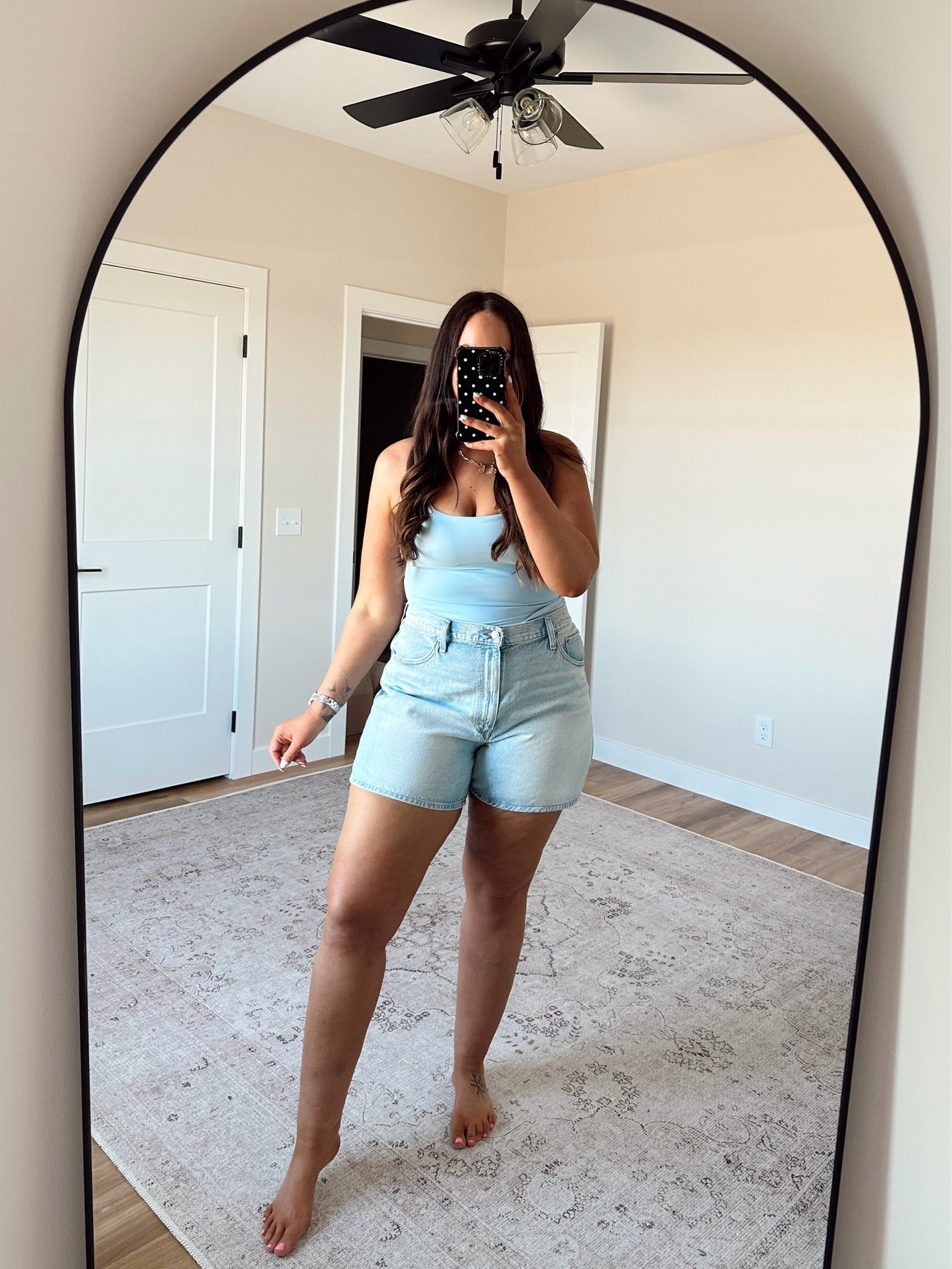 Levi’s sale - get 30% off site wide! These cinch waist mid length shorts are a MUST and under $50 right now. Size up 1!


summer outfits

#LTKSaleAlert