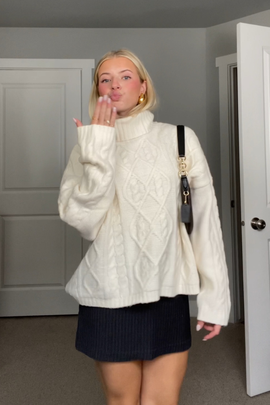 holiday outfit ⛷️🏔️❄️
Sweater M
Skort S

#LTKstyletip #LTKshoecrush #LTKSeasonal