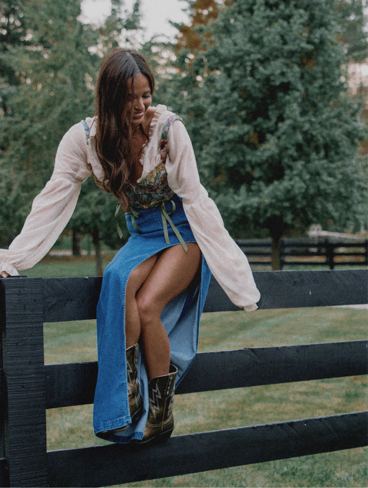 The most gorgeous setting and perfect outfit for family pictures  on a farm… literally dream. My skirt is the 25, top is XS, and corset is size small. Boots are size 8 true to size. 