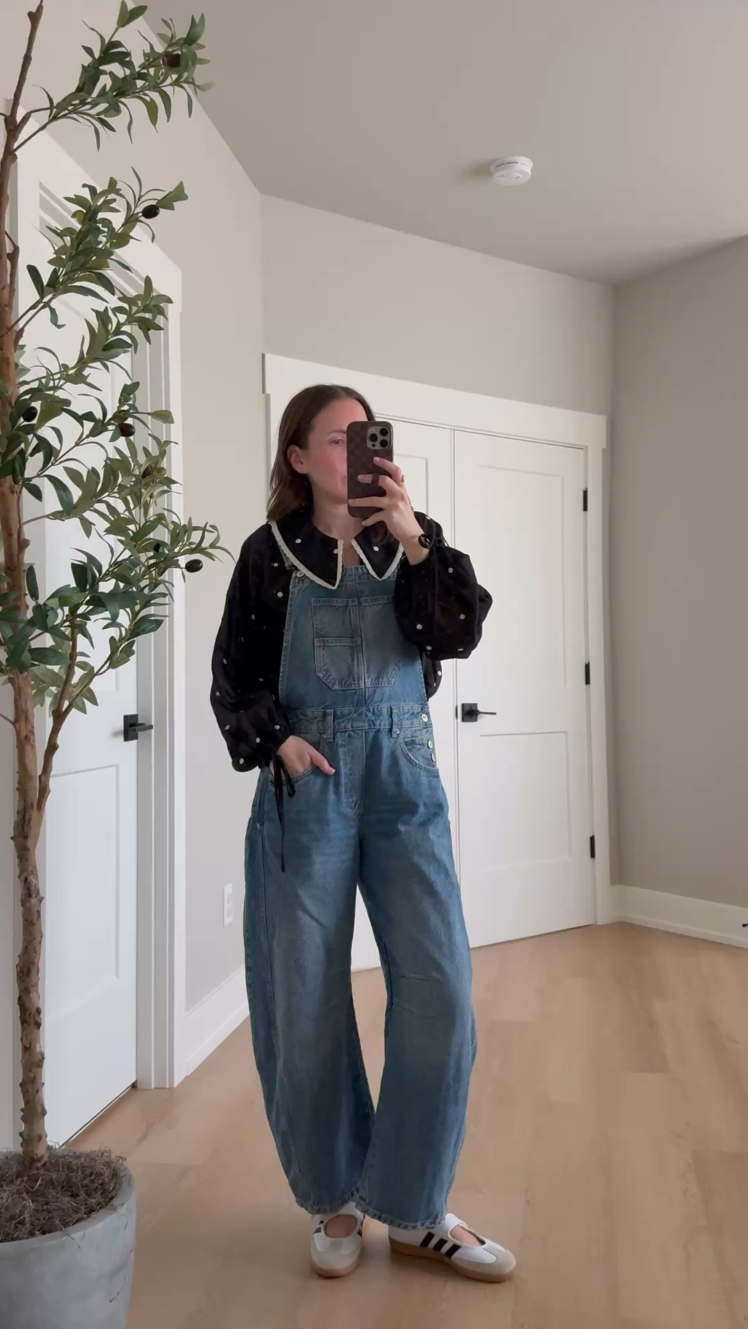 Teacher outfit idea 🍎 overalls and polka dots for a casual Friday

Teacher style, teacher outfit idea, barrel overalls, polka dot top, adidas Mary Jane’s 