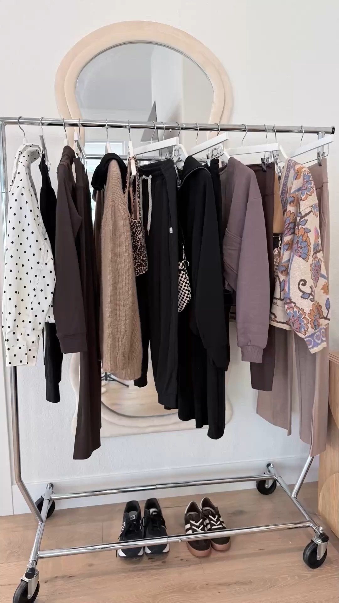 You don’t have to be a gym rat or fitness freak to appreciate these comfy casual athleisure looks- one for each day of the week.