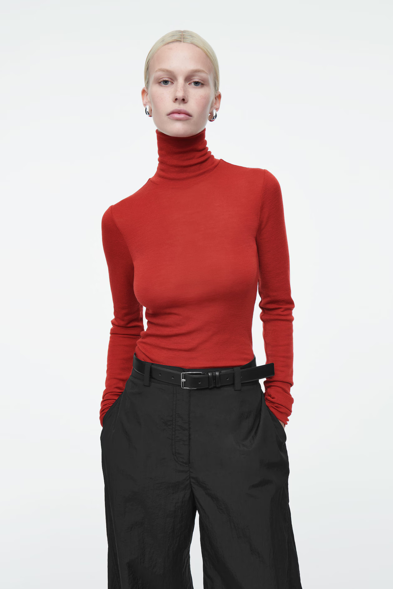 MERINO WOOL TURTLENECK TOP - RED | COS (AU)