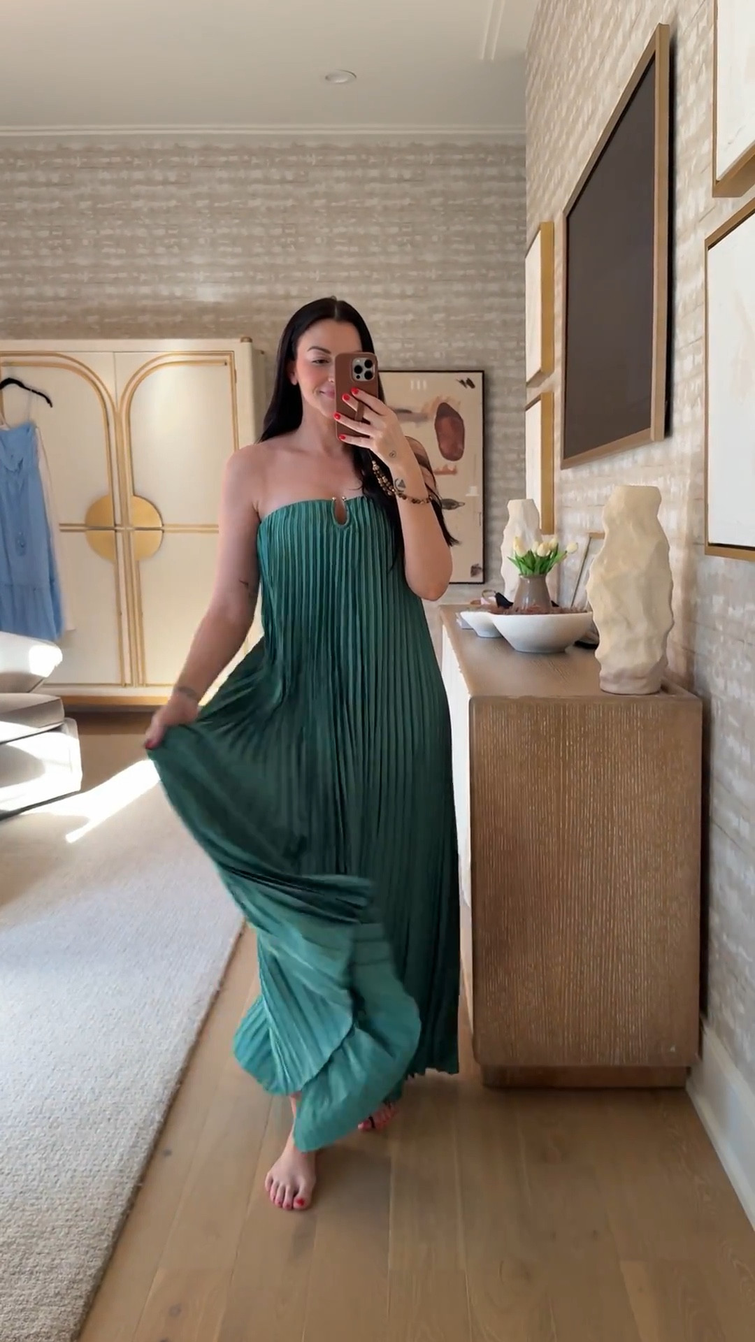 This @abercrombie Giselle dress is absolutely gorgeous! Wish I had somewhere to wear it! It comes with straps btw. I’m in a Small, Reg

#LTKWedding #LTKSaleAlert #LTKSpringSale