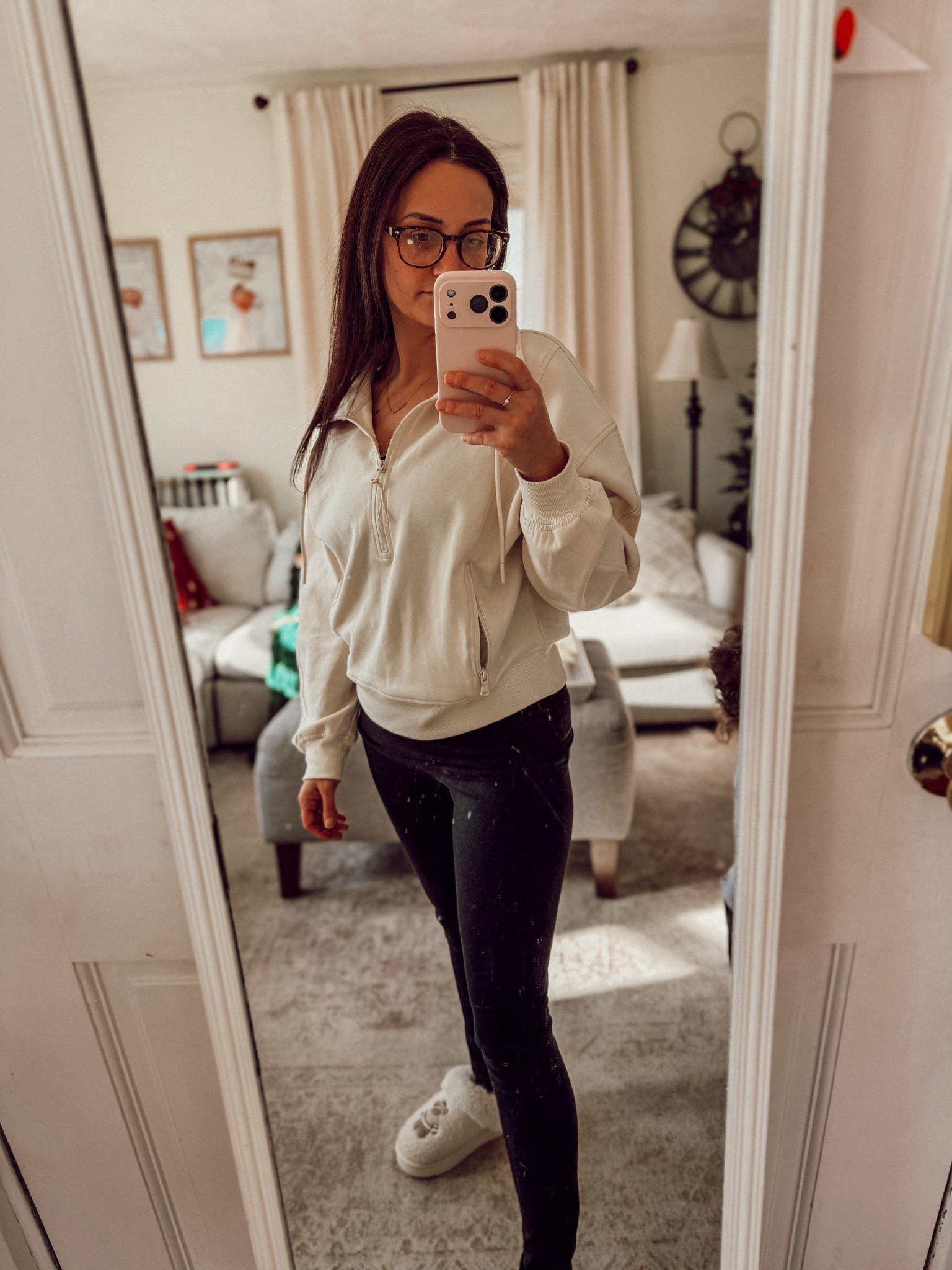 Comfy cozy day! Please excuse the paint splatter on my old $10 mirror 🤣

#LTKmomlife #LTKActive #LTKootd