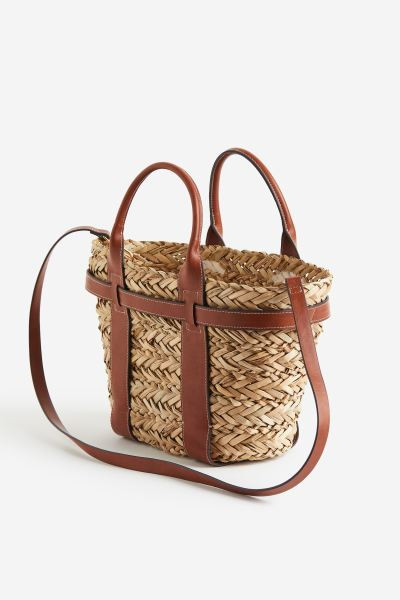 Shopper aus Stroh | H&M (DE, AT, CH, NL, FI)