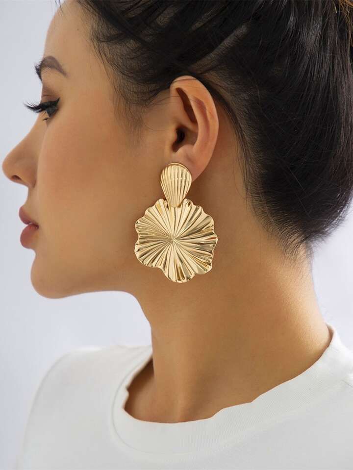 1pair Geometric Design Minimalist & Exaggerated European And American Style Seashell Earrings | SHEIN