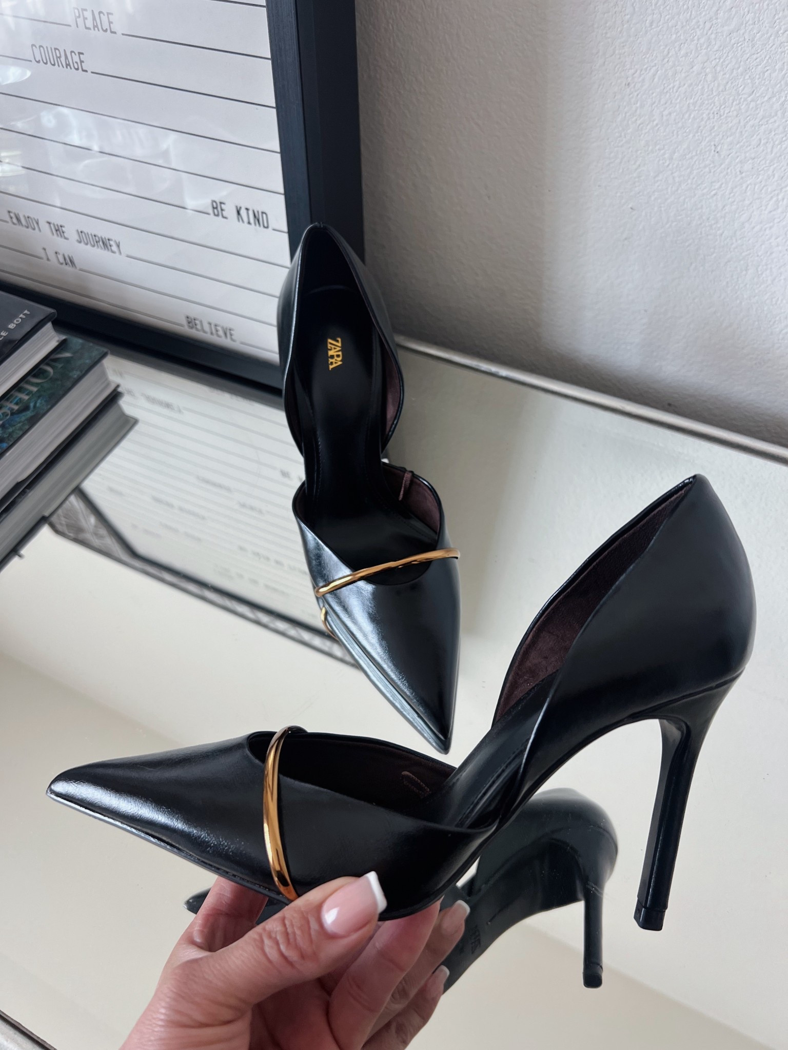 how cute are these pumps from @zara #classypumps #blackpumps #zaraheels #heels #holidayheels 

#LTKootd #LTKHoliday #LTKGiftGuide